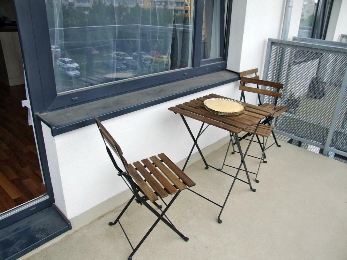 Triangl Appartement Praag Buitenkant foto