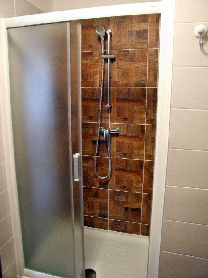 Triangl Appartement Praag Buitenkant foto